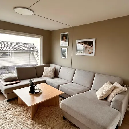 2 Bedrooms - Beautiful Near Centre Apartment