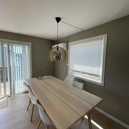 2 Bedrooms - Beautiful Near Centre 아파트