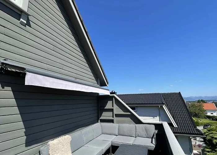 2 Bedrooms - Beautiful Near Centre Apartament