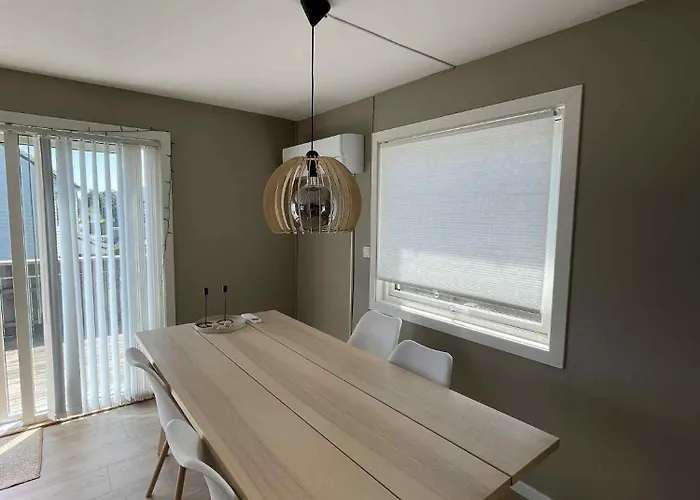 2 Bedrooms - Beautiful Near Centre Apartament